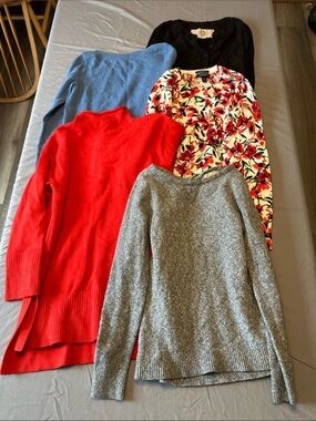 Women’s Sweater Bundle - 5 Sweaters XS